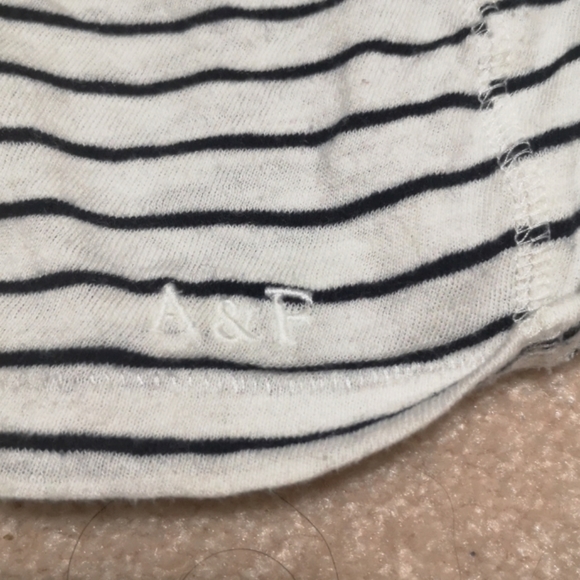 White with navy stripe T. Shirt - Picture 2 of 3